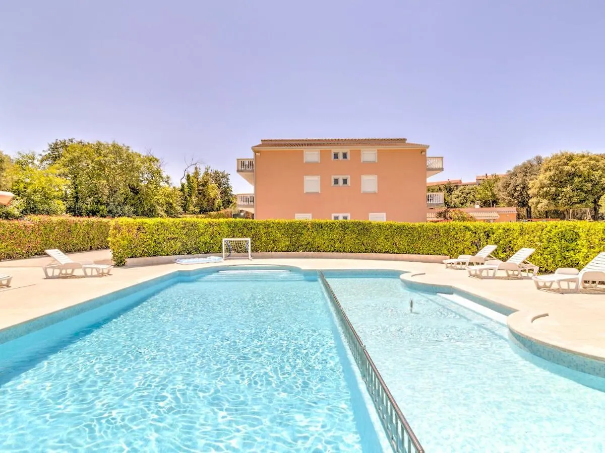 Magnificent Mobile Home In Banjole With Swimming Pool 0*,