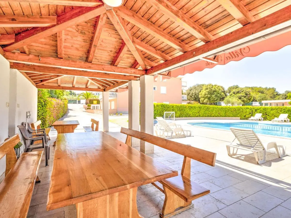 Holiday home Magnificent Mobile Home In Banjole With Swimming Pool