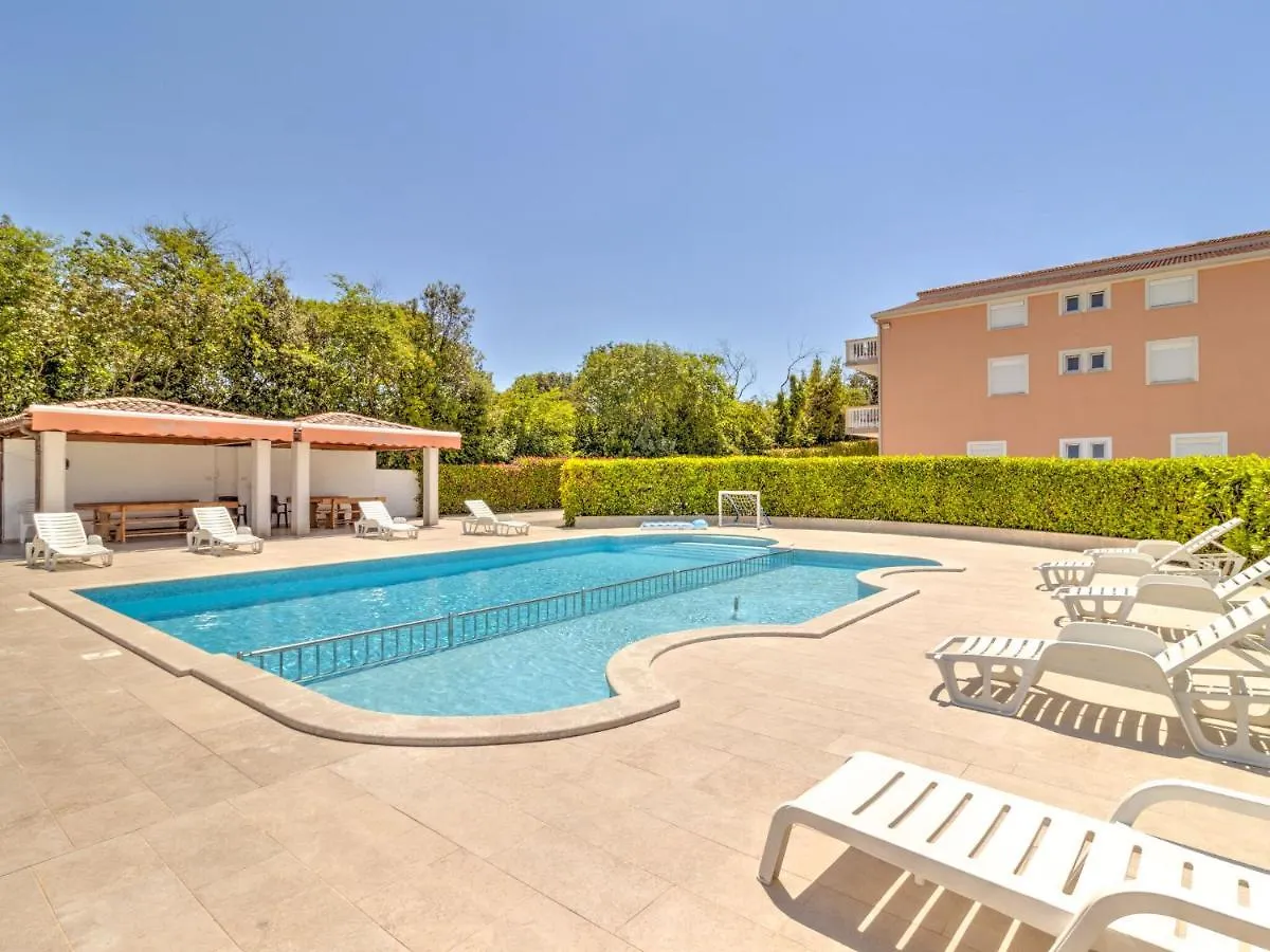 Holiday home Magnificent Mobile Home In Banjole With Swimming Pool