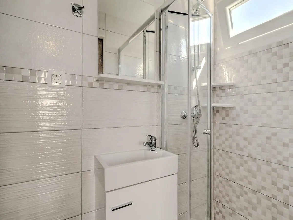 Magnificent Mobile Home In Banjole With Swimming Pool 0*,
