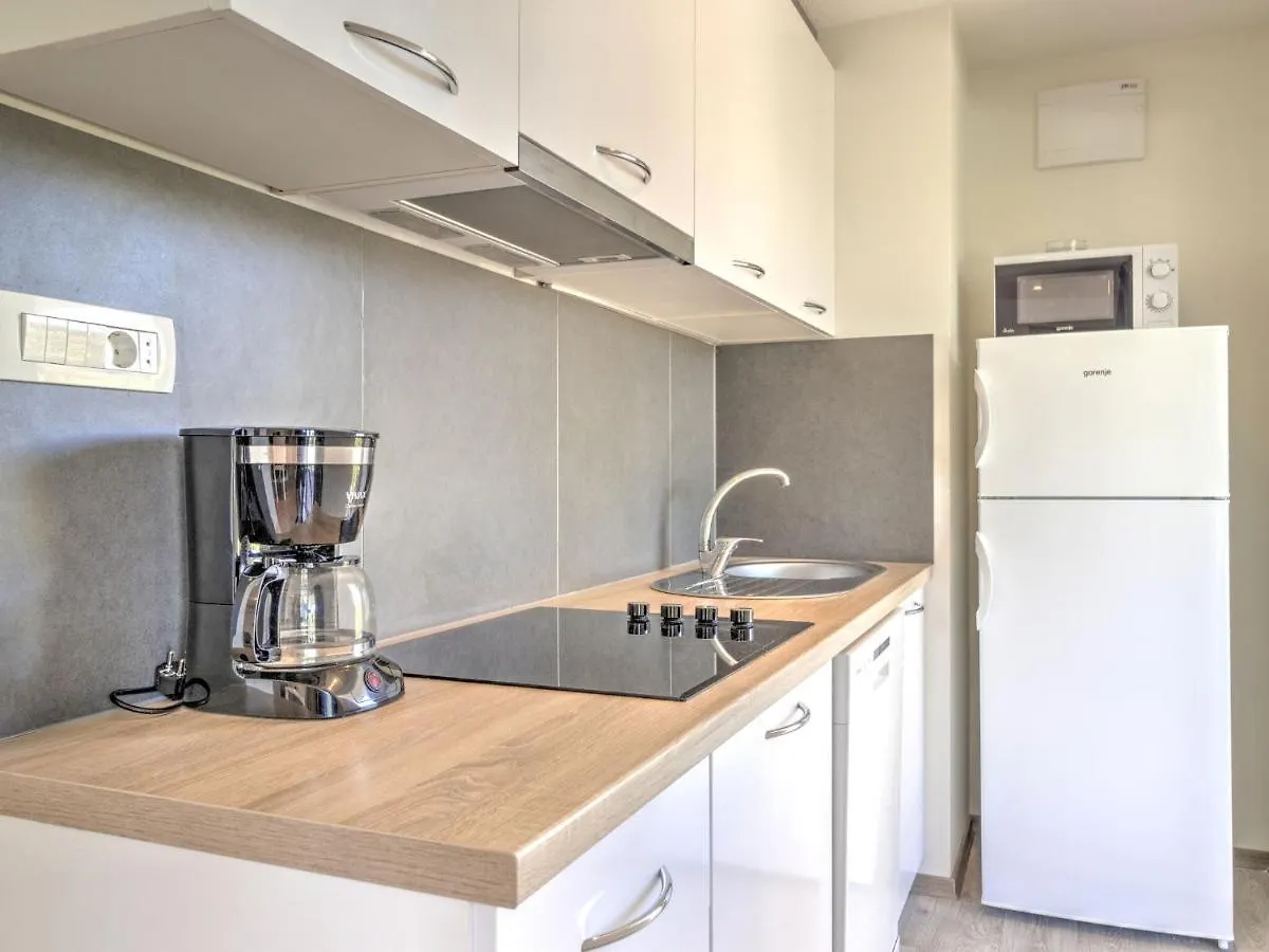 Holiday home Magnificent Mobile Home In Banjole With Swimming Pool