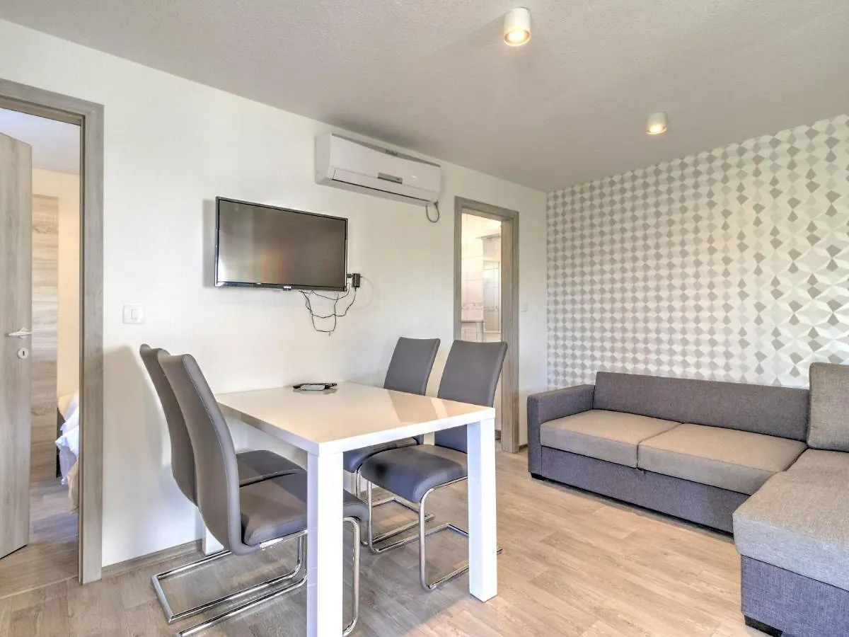 Magnificent Mobile Home In Banjole With Swimming Pool Holiday home