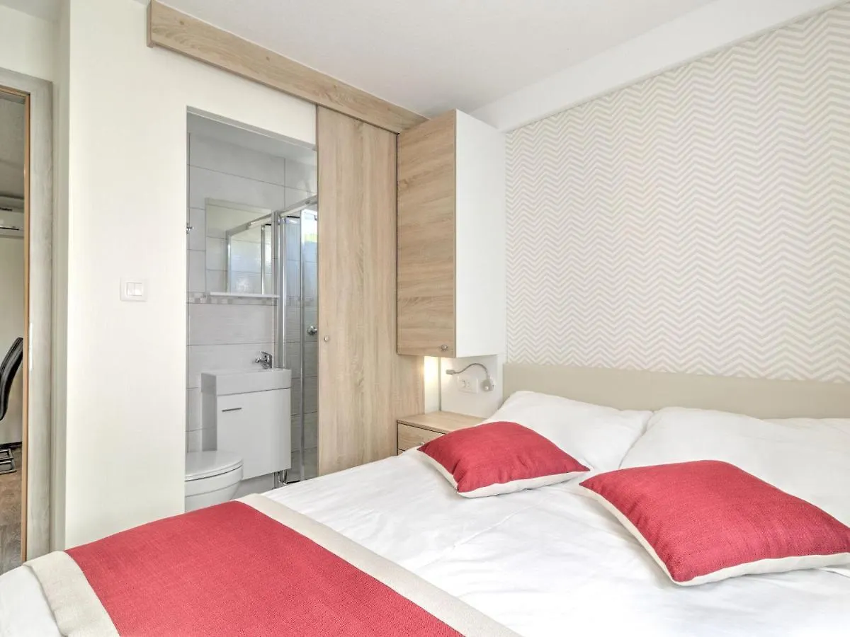 Magnificent Mobile Home In Banjole With Swimming Pool Holiday home