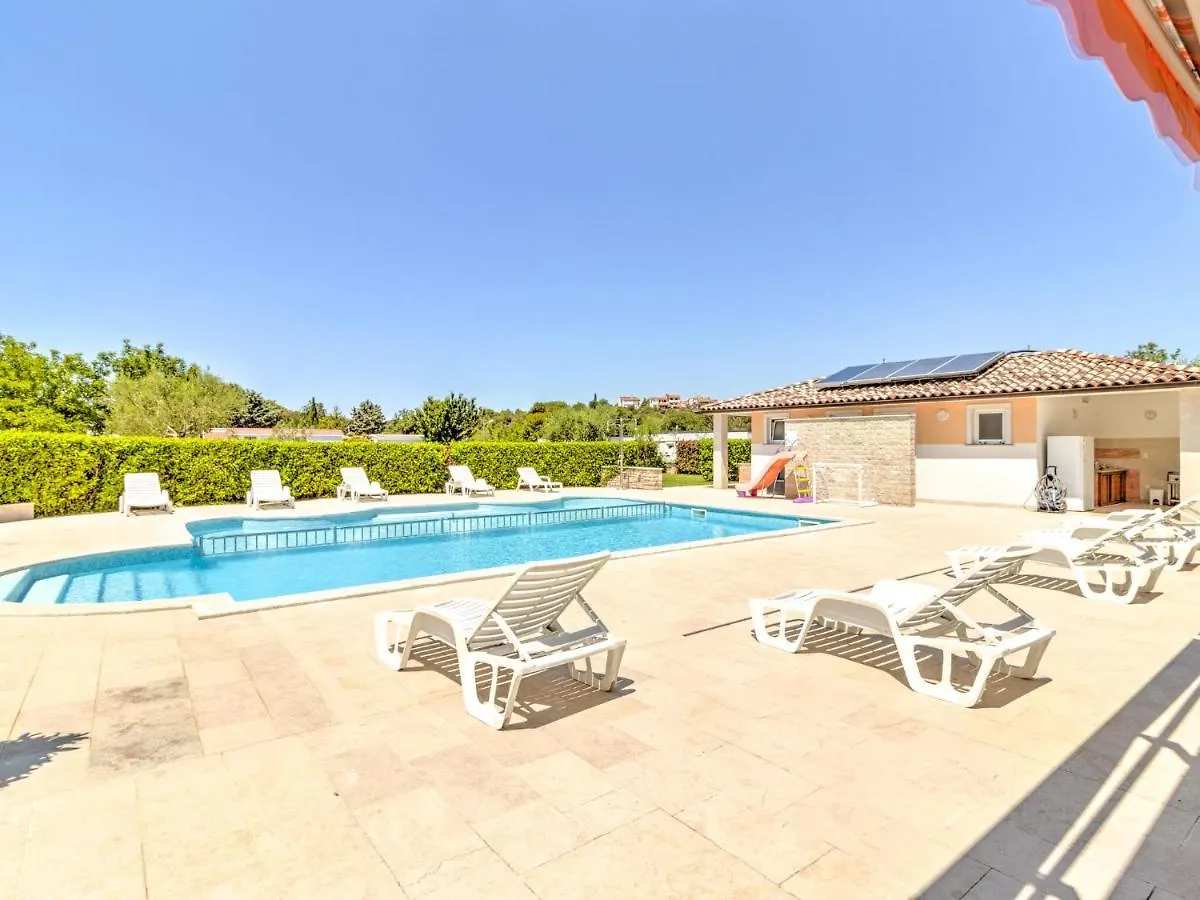 Holiday home Magnificent Mobile Home In Banjole With Swimming Pool Croatia