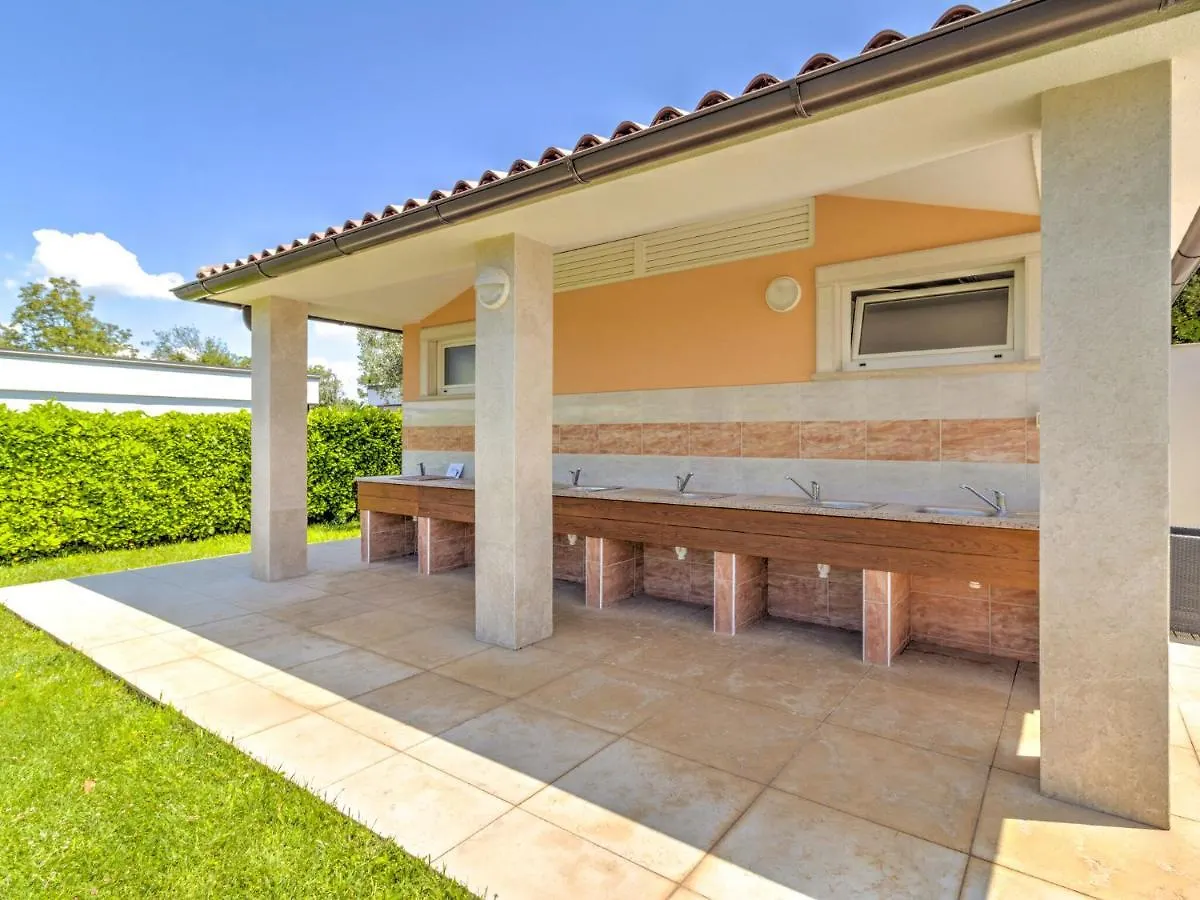Magnificent Mobile Home In Banjole With Swimming Pool Croatia